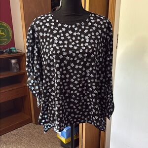 CeCe Black and White Boxy Blouse